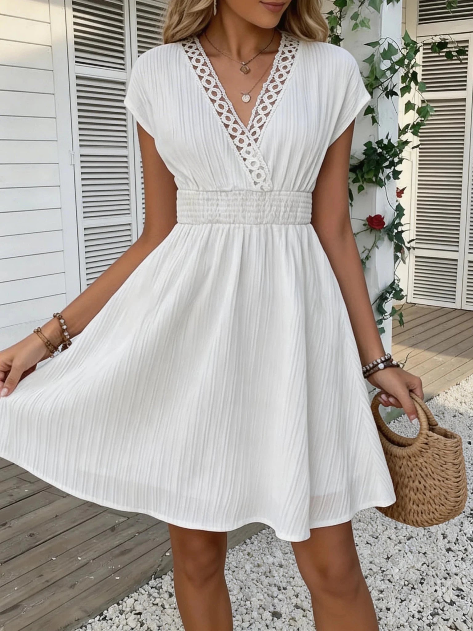 Women's SOERA Ilaria French Lace V-Neck Fitted Dress