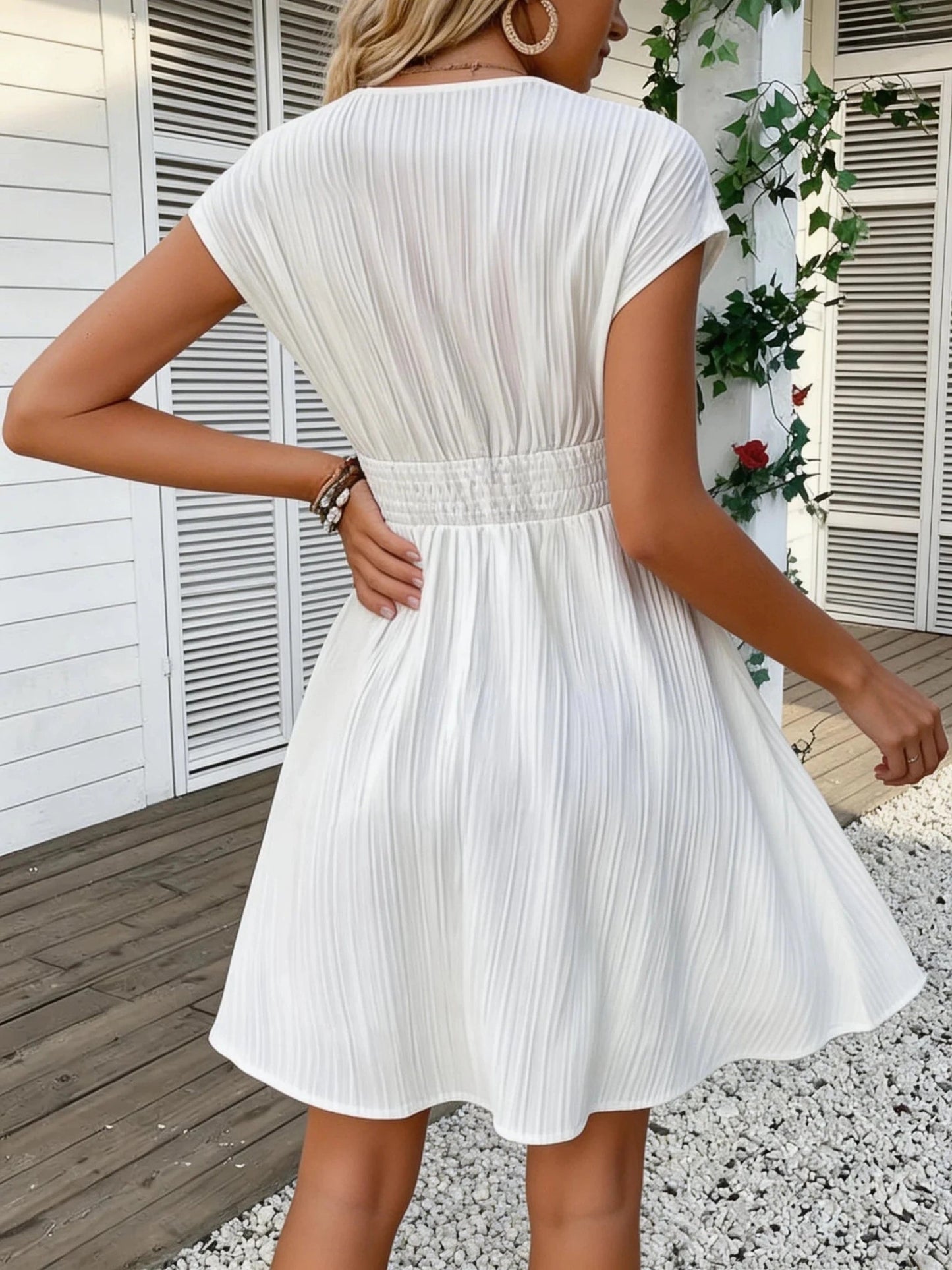 Women's SOERA Ilaria French Lace V-Neck Fitted Dress